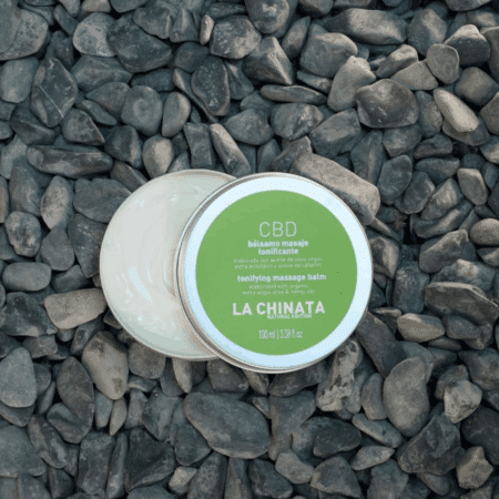 Tonende massagebalsam m/CBD og ekstra jomfruolivenolie - 100 ml 7 Tonende og kølende massagebalsam med CBD og olivenolie. La Chinata.