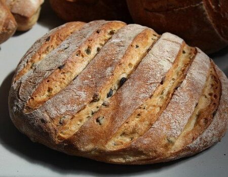 Skiver af dehydreret sort oliven - 100 gram 5 brød med Fint granulat af dehydreret tørret sort oliven