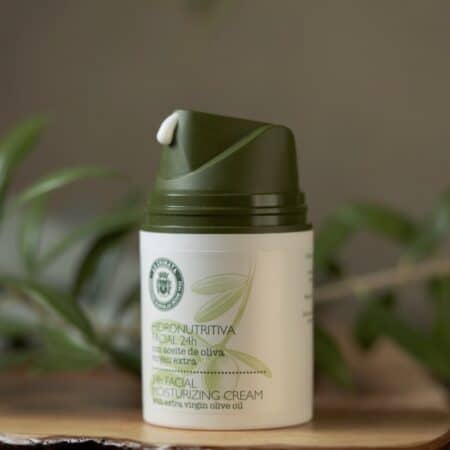 Fugtgivende 24t ansigtscreme m/ekstra jomfruolivenolie - 50 ml 3 Fugtgivende 24t ansigtscreme m/ekstra jomfruolivenolie - 50 ml
