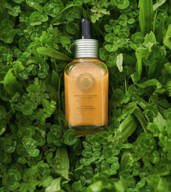 Revitaliserende og glødgivende ansigtsolie m/ekstra jomfruolivenolie - 50 ml 4 revitaliserende ansigtsolie med lysreflekterende effekt